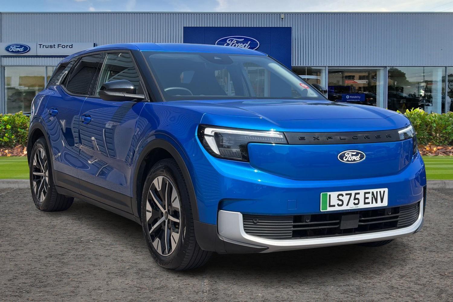 Ford Explorer Photo 0