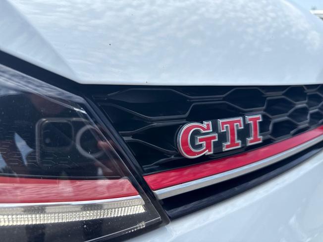 VOLKSWAGEN Golf Photo 29