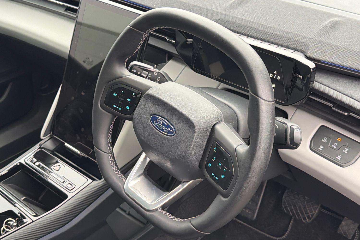 Ford EXPLORER Photo 27