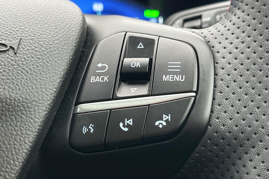 Ford Kuga Photo autoimg-46650f14cc4313b9be066253115cc810ef21c21d.jpg