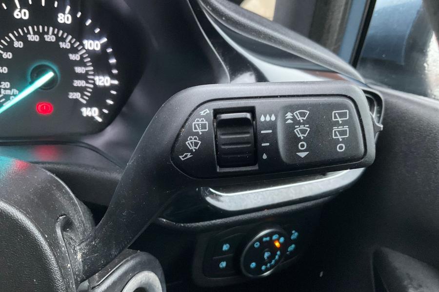 Ford FIESTA Photo autoimg-46665d11307b78f5e5341aeac5008363b6b015b5.jpg