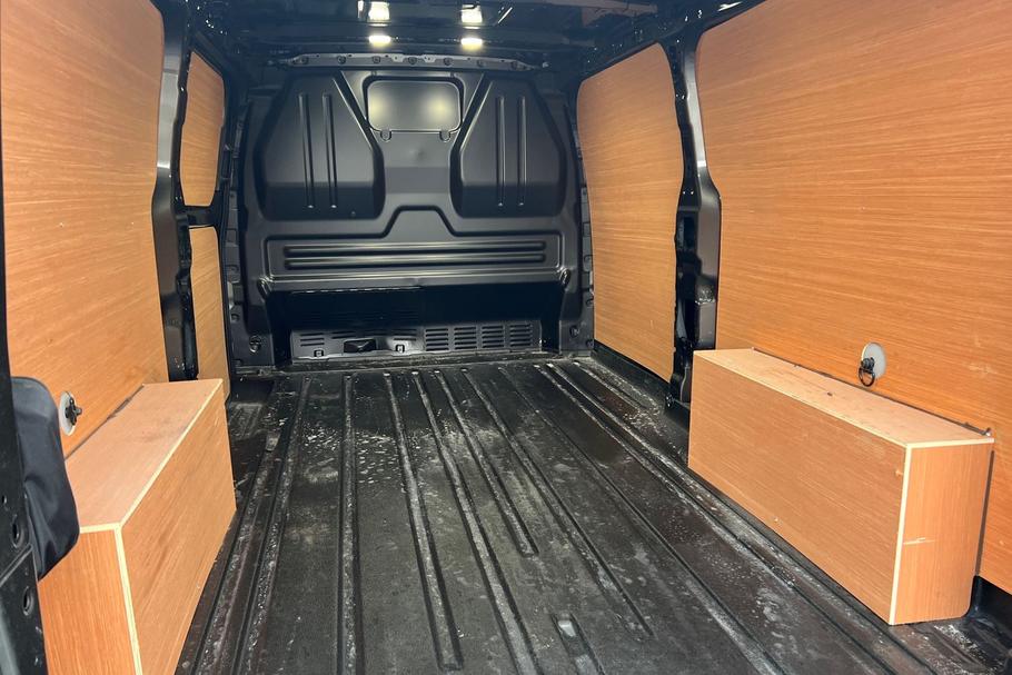 Used Ford TRANSIT CUSTOM WO25UKD 31