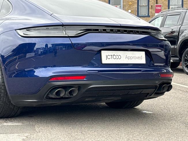 PORSCHE Panamera Photo 39