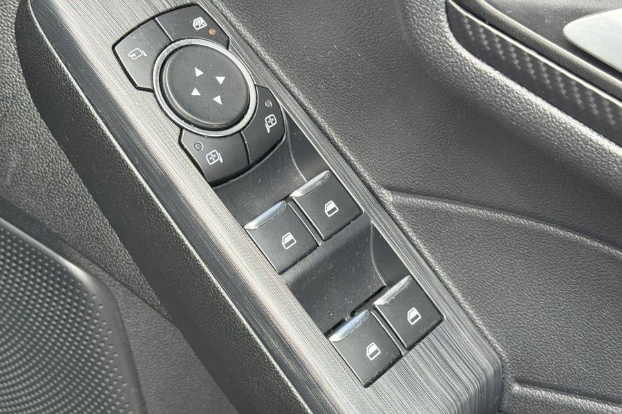 Ford KUGA Photo autoimg-468507a86039a0e23177def2eaea87af4096b1a9.jpg