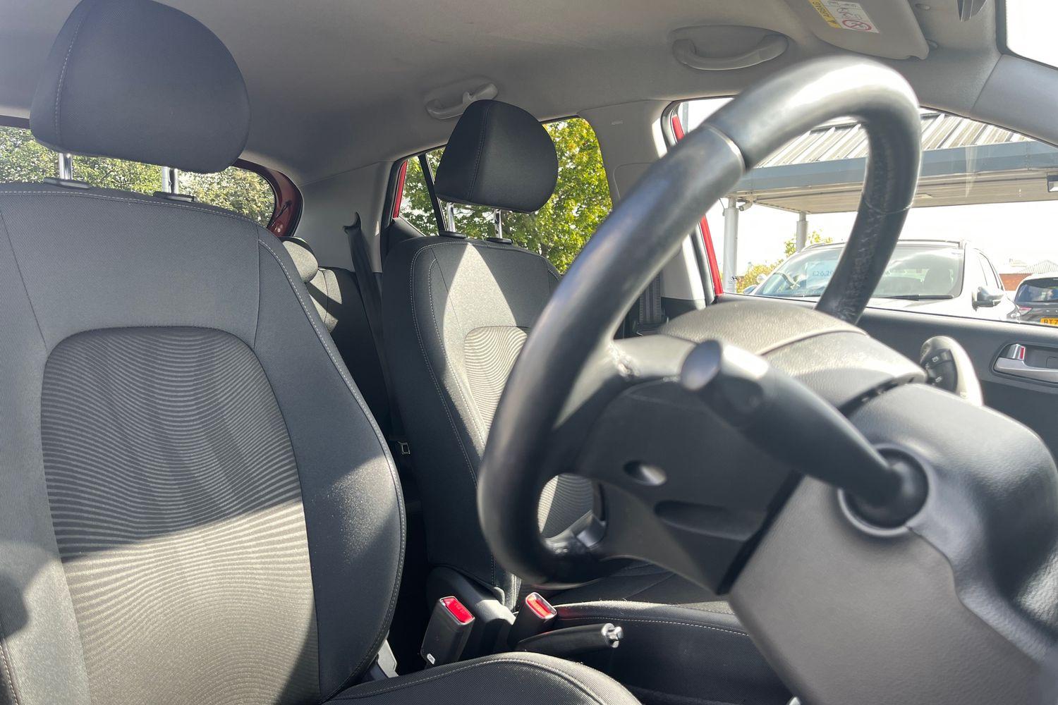 Hyundai i10 Photo 16