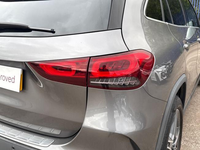 Mercedes-Benz GLA Photo 18