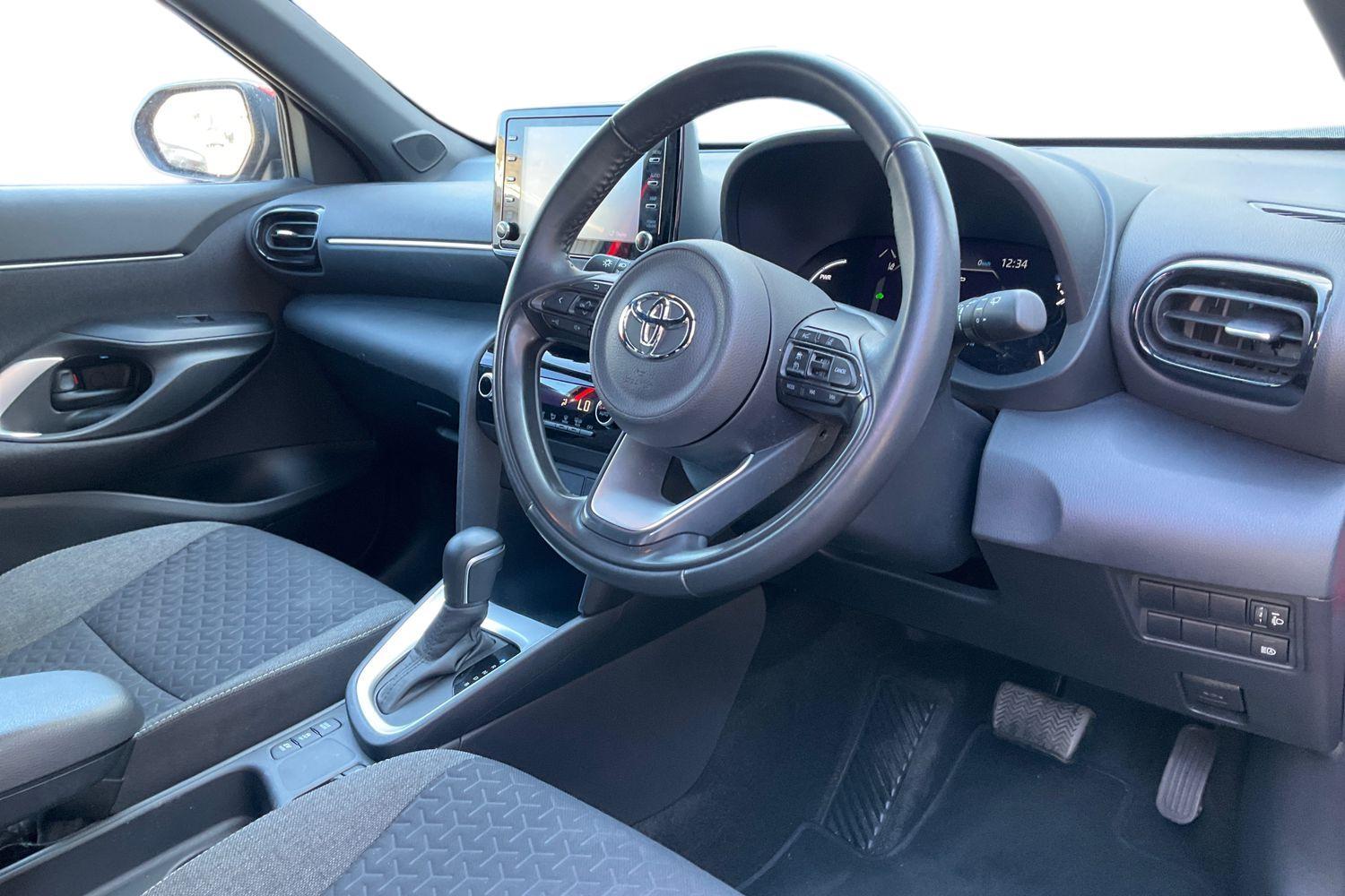 Toyota YARIS CROSS Photo 8