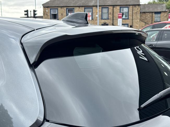 TOYOTA Yaris Photo 34