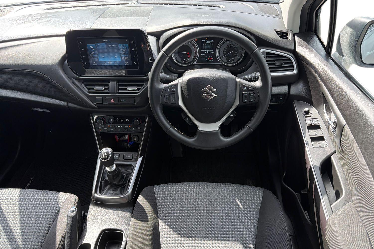 Suzuki S-Cross Photo 10