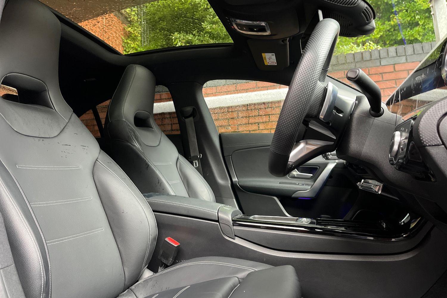 Mercedes-Benz CLA Photo 16
