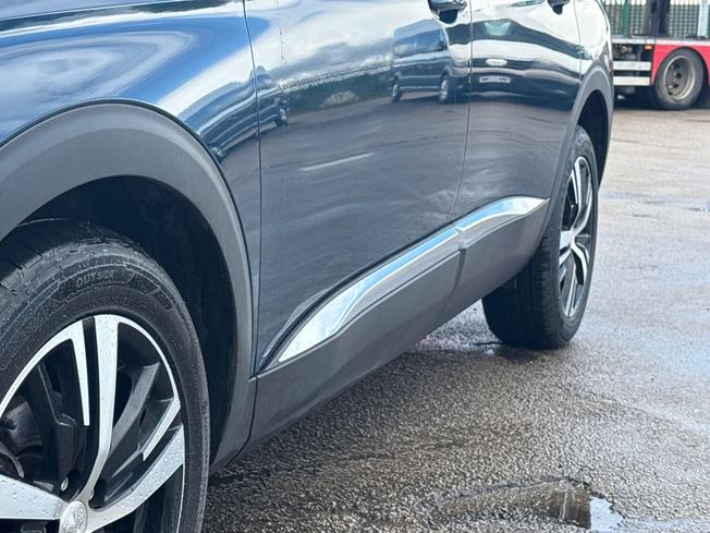 PEUGEOT 5008 Photo 30