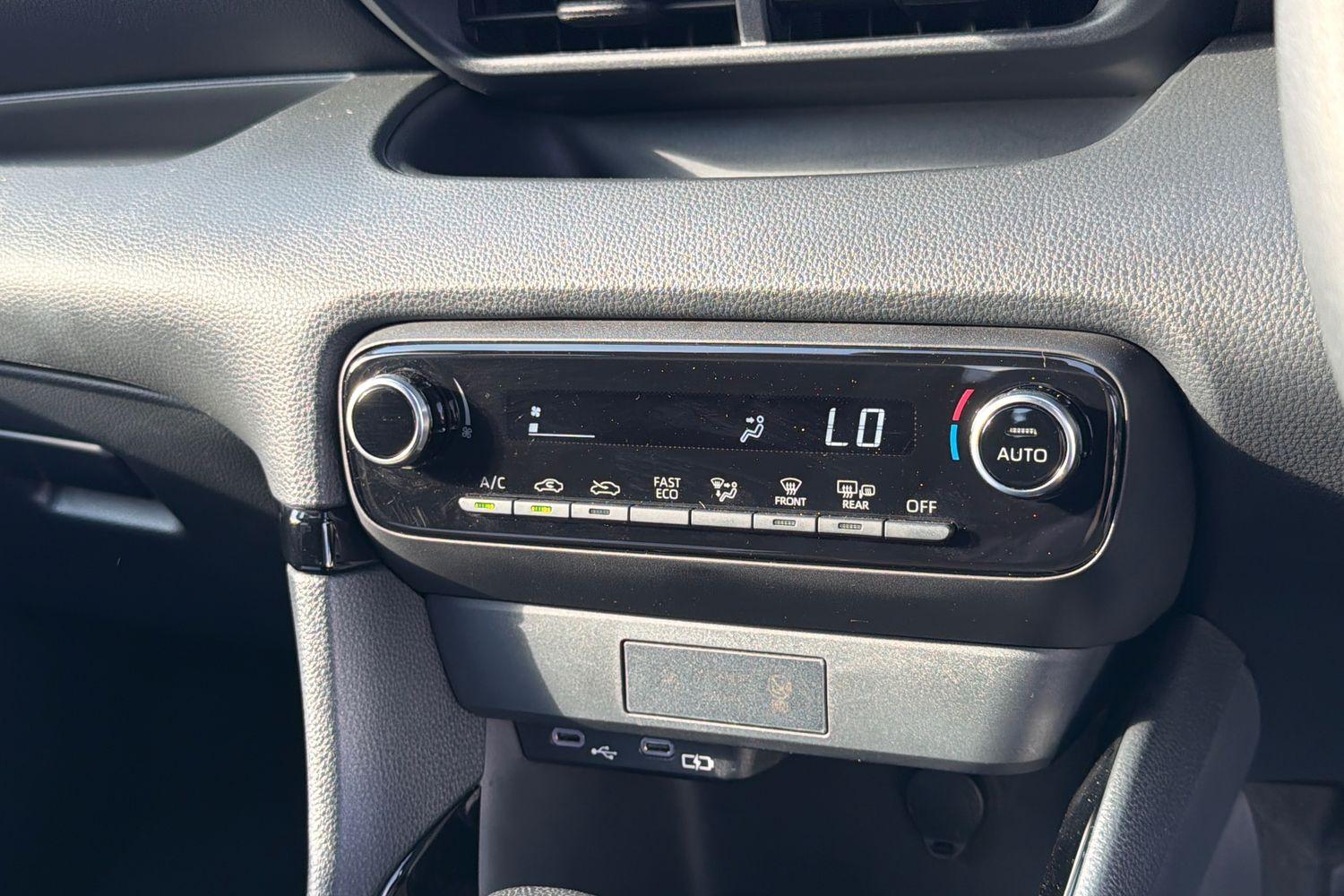 Toyota Yaris Photo 24