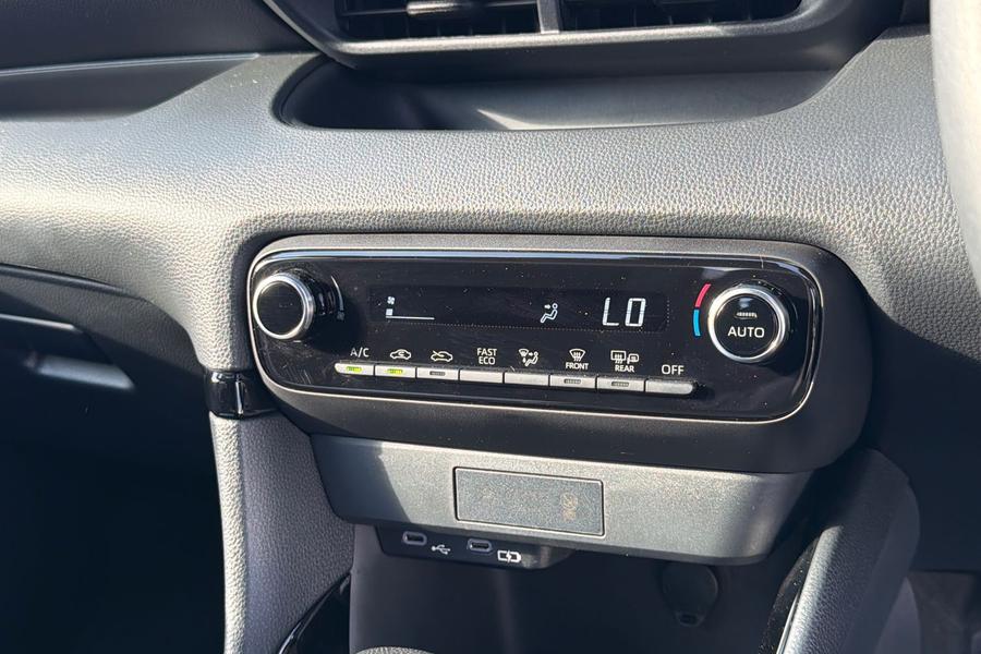 Toyota Yaris Photo autoimg-46b8bf9c5d28f90ac25b4aa875ff879ec2547ec6.jpg