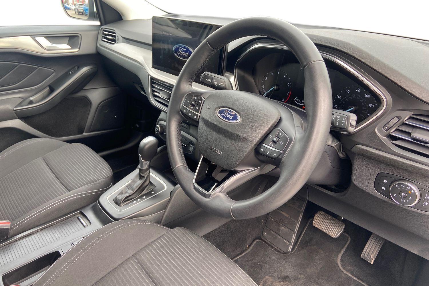 Ford FOCUS Photo 8