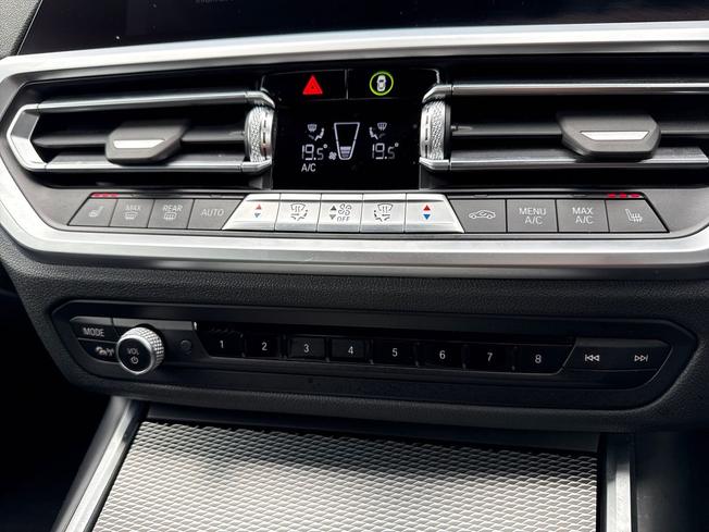 BMW 3 Series Photo 35