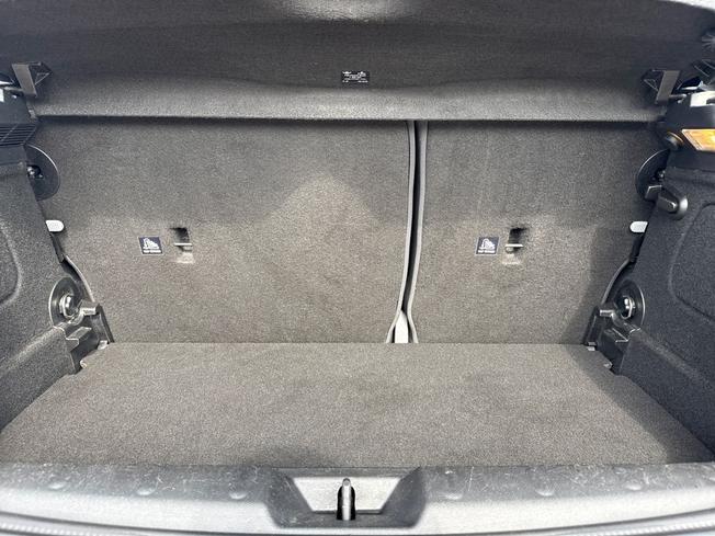 MINI Hatch Photo 12