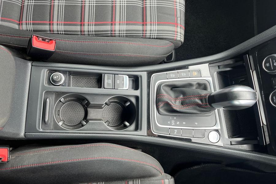 Volkswagen GOLF Photo autoimg-46d2221dd4deca4f4460b82609deed1f8c806304.jpg