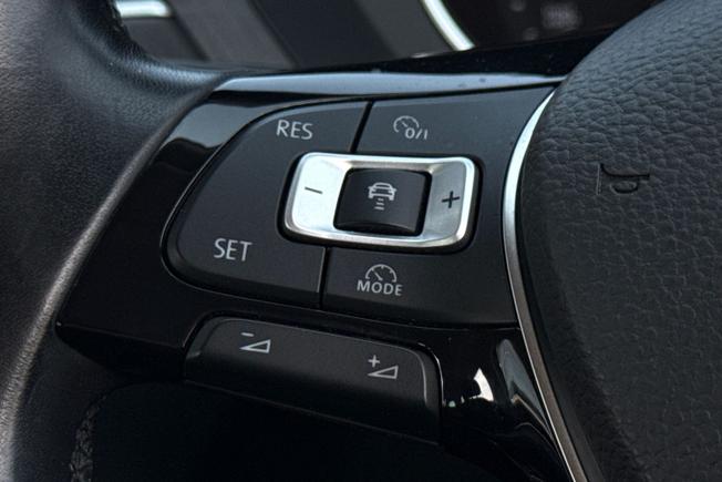 VOLKSWAGEN Tiguan Photo 16