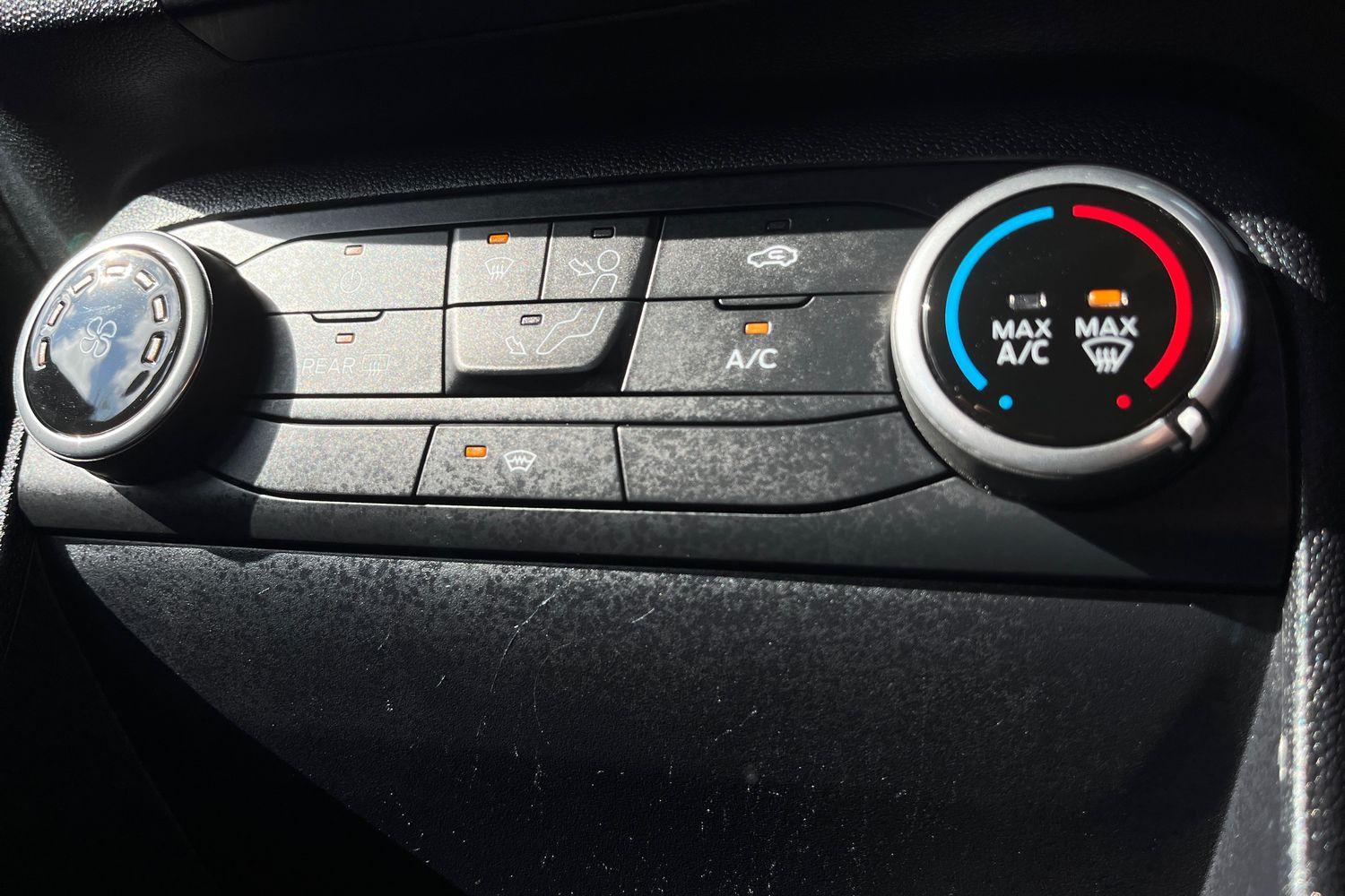 Ford FIESTA Photo 30