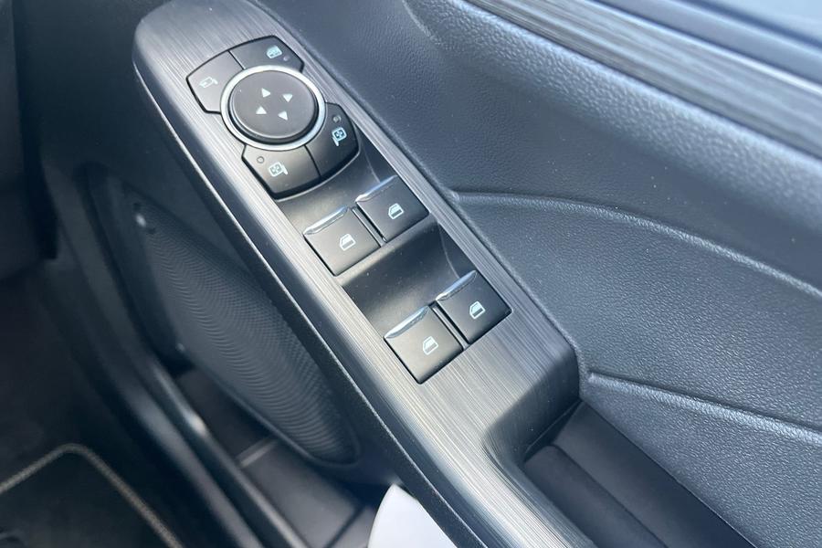 Ford KUGA Photo autoimg-46df4f1c131d75cc5d2bad1b1ab16701153d8a57.jpg