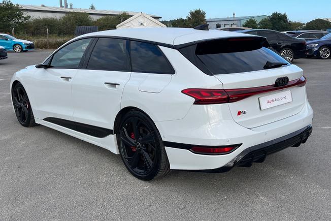 AUDI S6 E-Tron Avant Photo 27