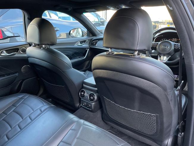 Kia Stinger Photo 32