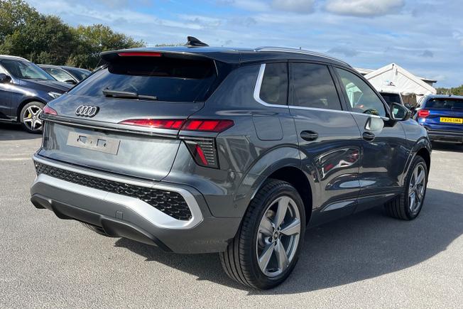 AUDI  Q3 SUV Photo 28