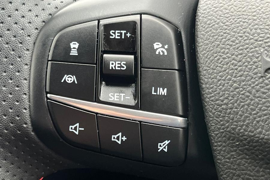 Ford Kuga Photo autoimg-46f290ee9f135871dfab06916228698f30343522.jpg