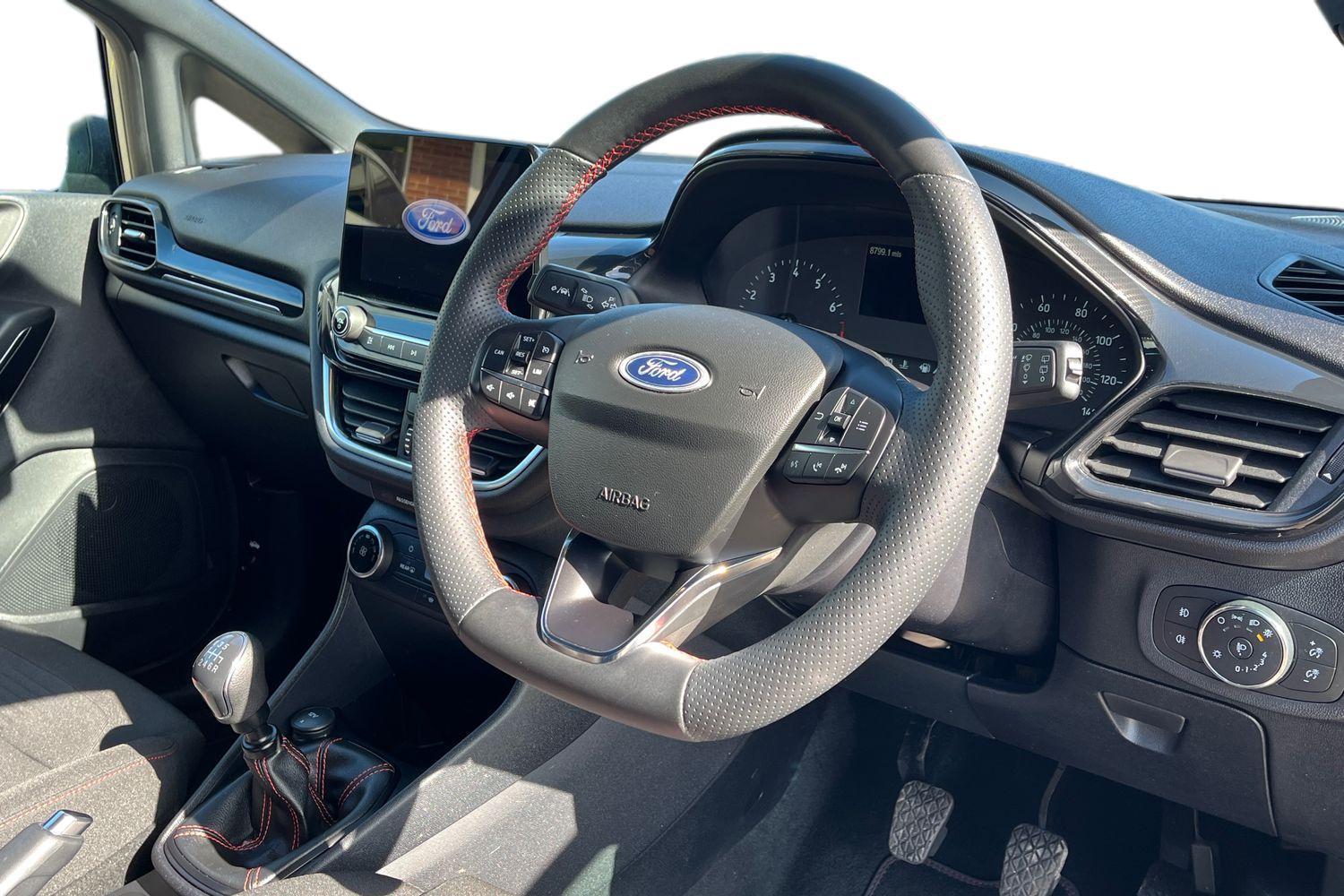 Ford FIESTA Photo 8