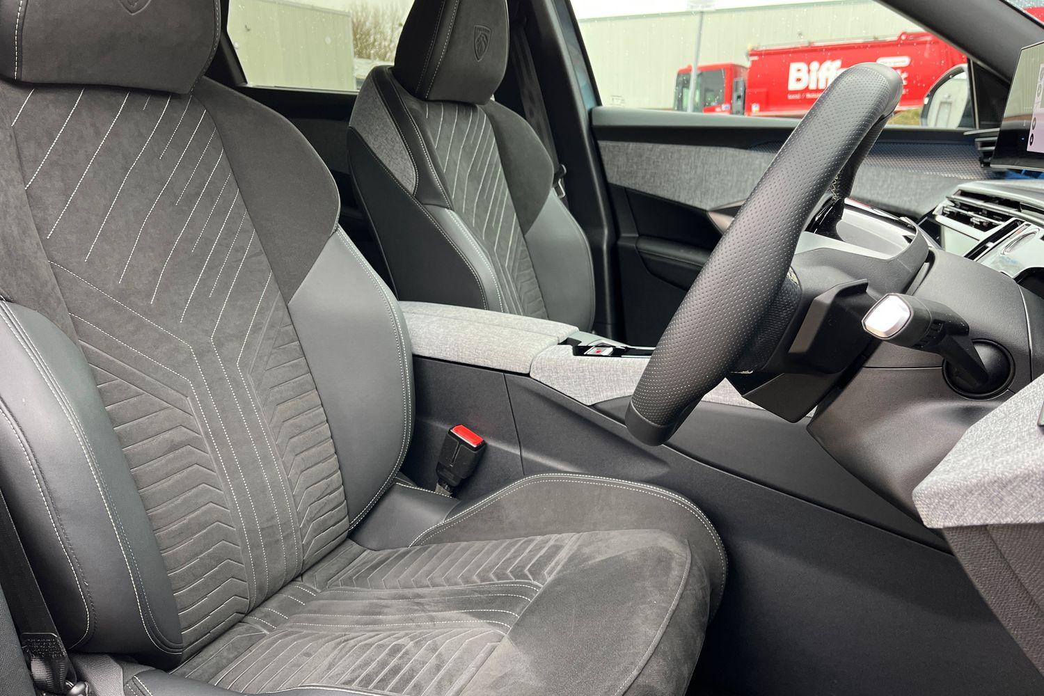 Peugeot E-5008 Photo 16