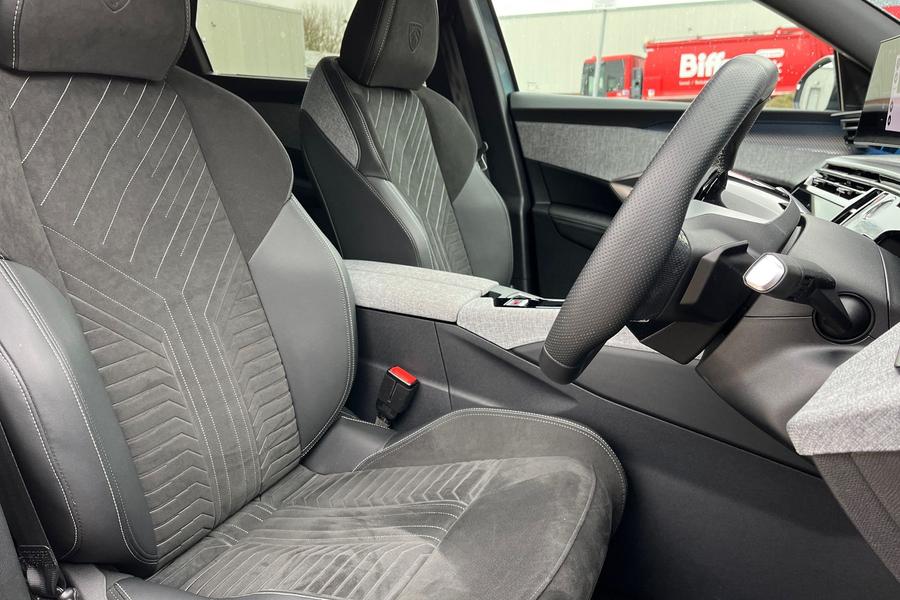 Peugeot E-5008 Photo autoimg-46f6f8ee902b96bc087026ae265cc2ad8ab0398b.jpg
