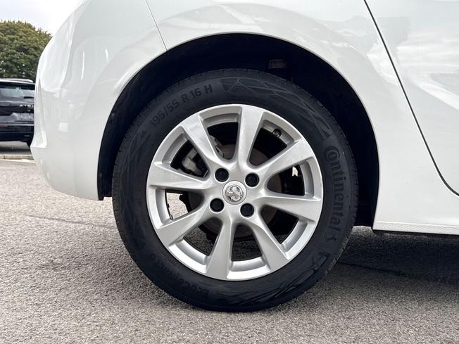 VAUXHALL Corsa Photo 5