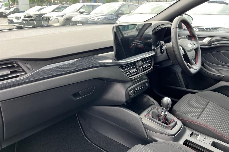 Ford FOCUS Photo autoimg-4700ba474a12da96f848007d1615c1e4401de171.jpg