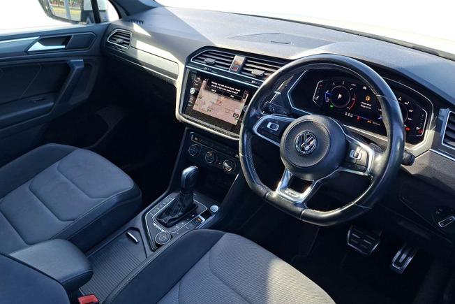 VOLKSWAGEN Tiguan Photo 6