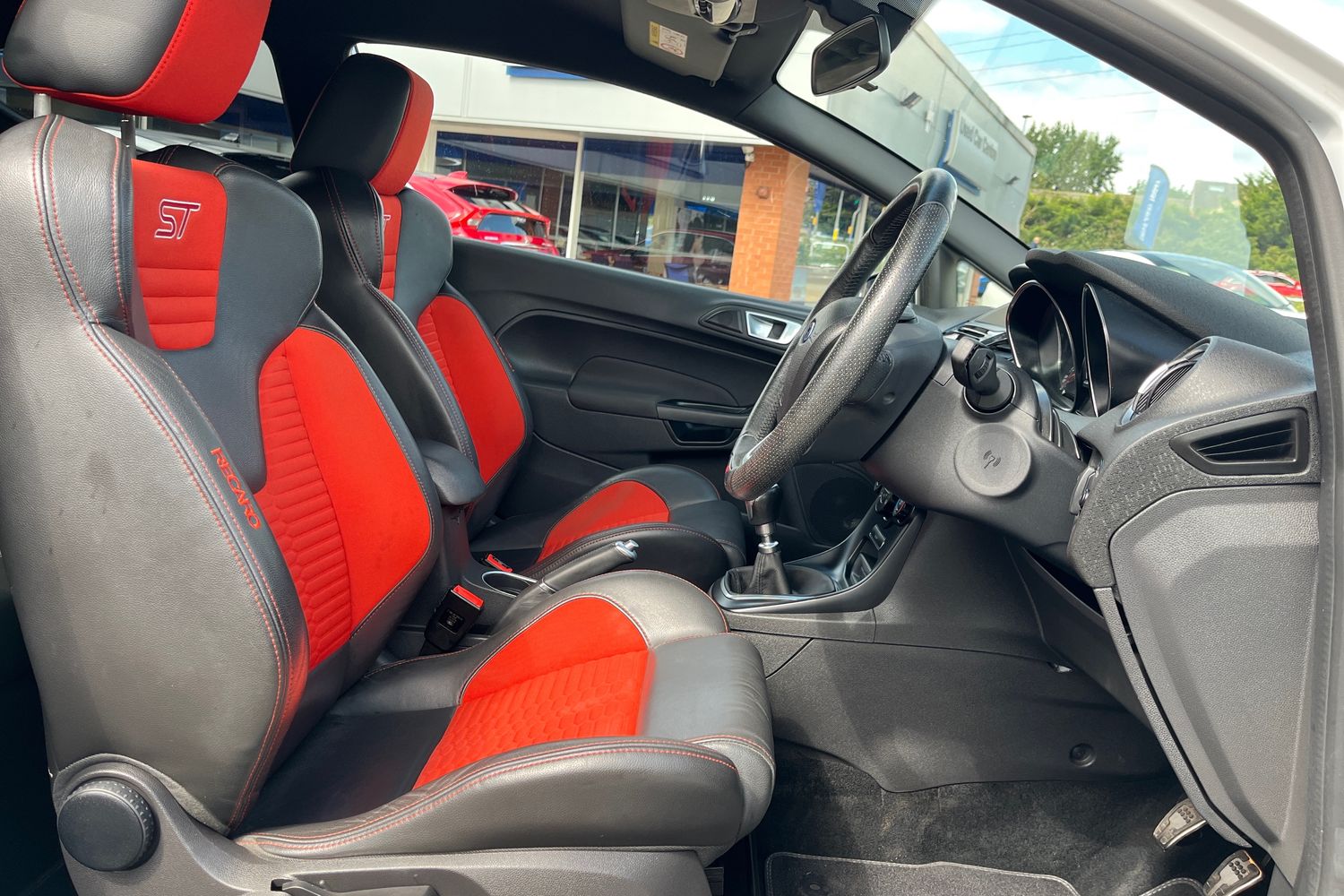 Ford FIESTA Photo 16
