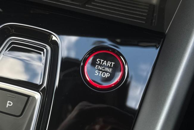 AUDI  S3 Saloon Photo 28