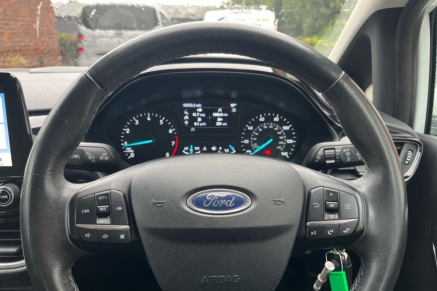 Ford FIESTA Photo autoimg-47068a7554418d2db9cf0160d5c860b3bd25cd59.jpg