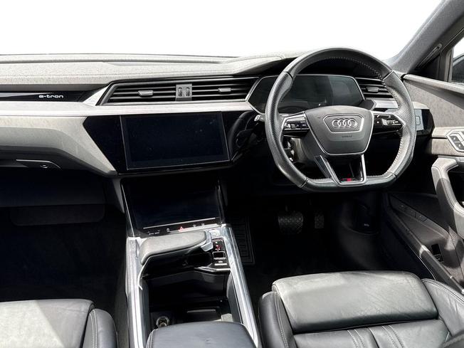 AUDI e-tron Photo 11