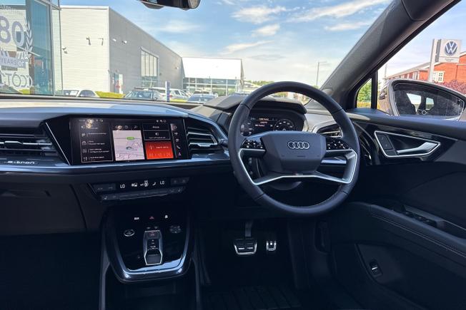 AUDI  Q4 Photo 38