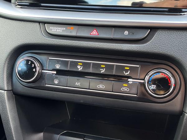 Kia Ceed Photo autoimg-471af0927d1ee5c7d62122610045e8c22e474dde.jpg