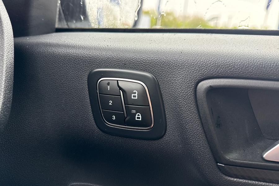 Ford KUGA Photo autoimg-47263d33ac85ba0efe863d9505508f42ef098362.jpg