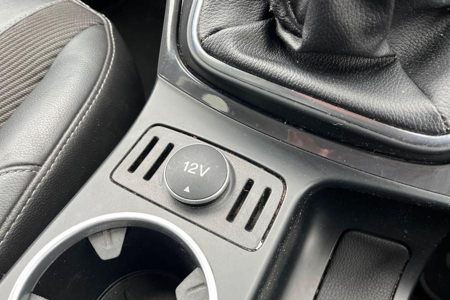Ford KUGA Photo autoimg-472a1627ea3f3a97476782398cce82d97bf815be.jpg