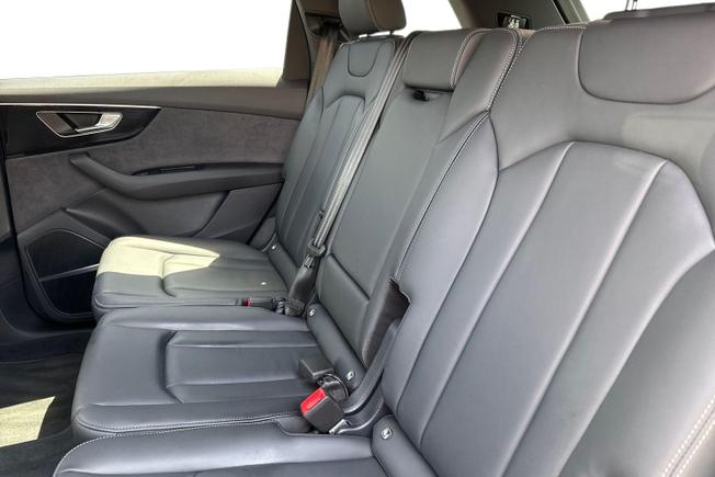 AUDI Q7 Photo 9
