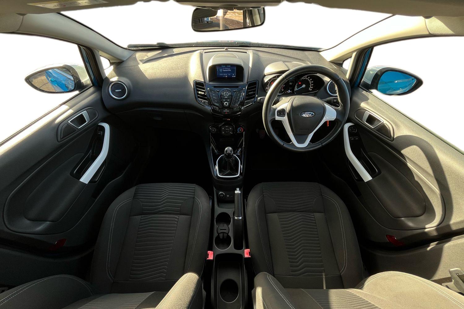 Ford FIESTA Photo 9