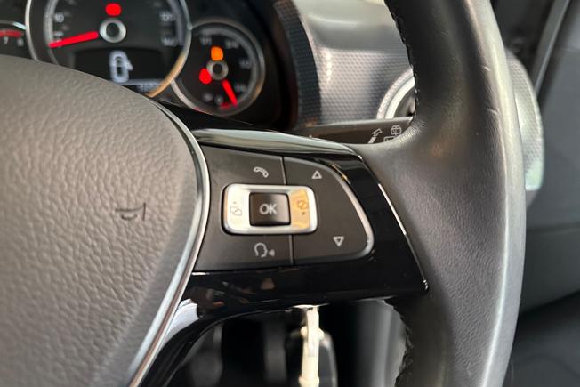 VOLKSWAGEN Up Photo 17