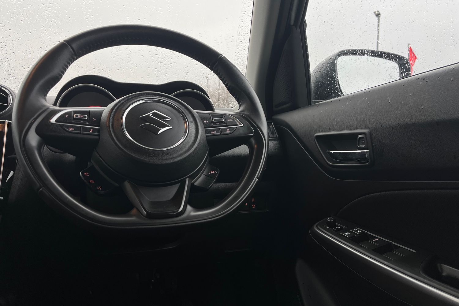 Suzuki SWIFT Photo 11