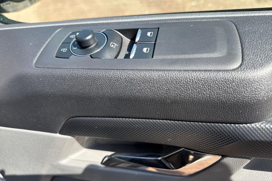 Used Ford E-TRANSIT CUSTOM RX26BFL 28