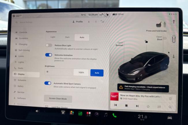 TESLA Model 3 Photo 34