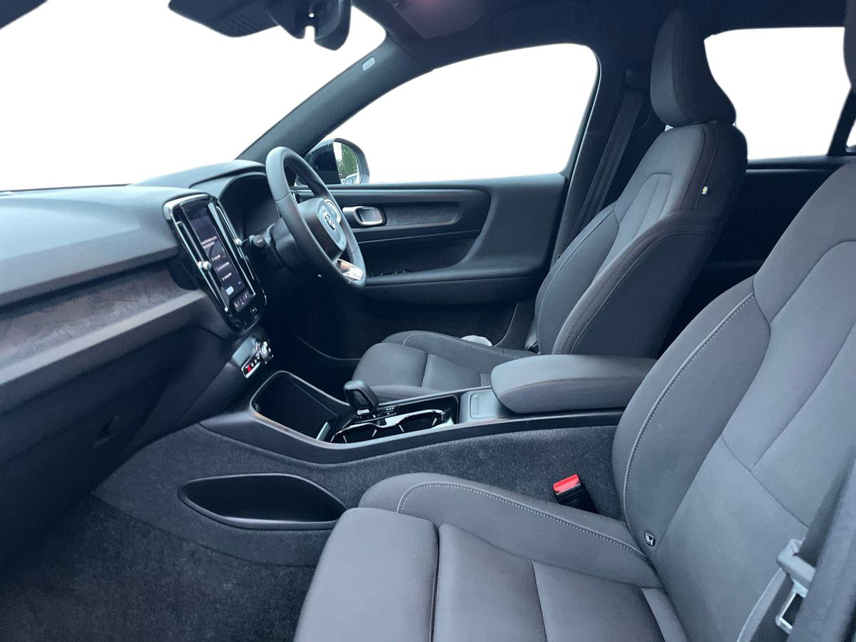 Volvo XC40 Photo 2