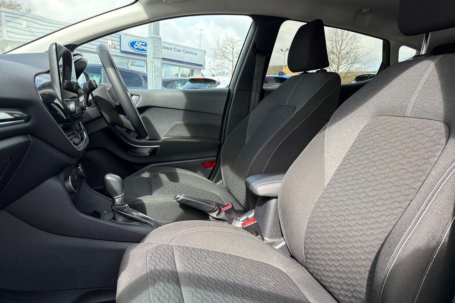 Ford FIESTA Photo 18